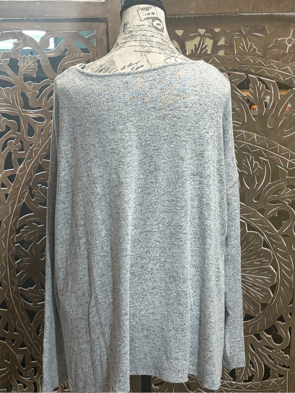 Women’s Lightweight Heather Gray Long-Sleeve Pullover Top - Picture 4 of 5